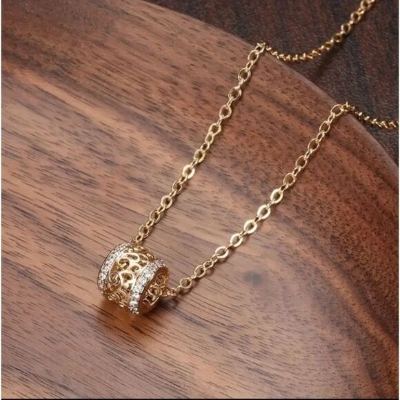 Luxurious Hollow Round Pendant 18k Gold Plated Necklace - Picture 3 of 5